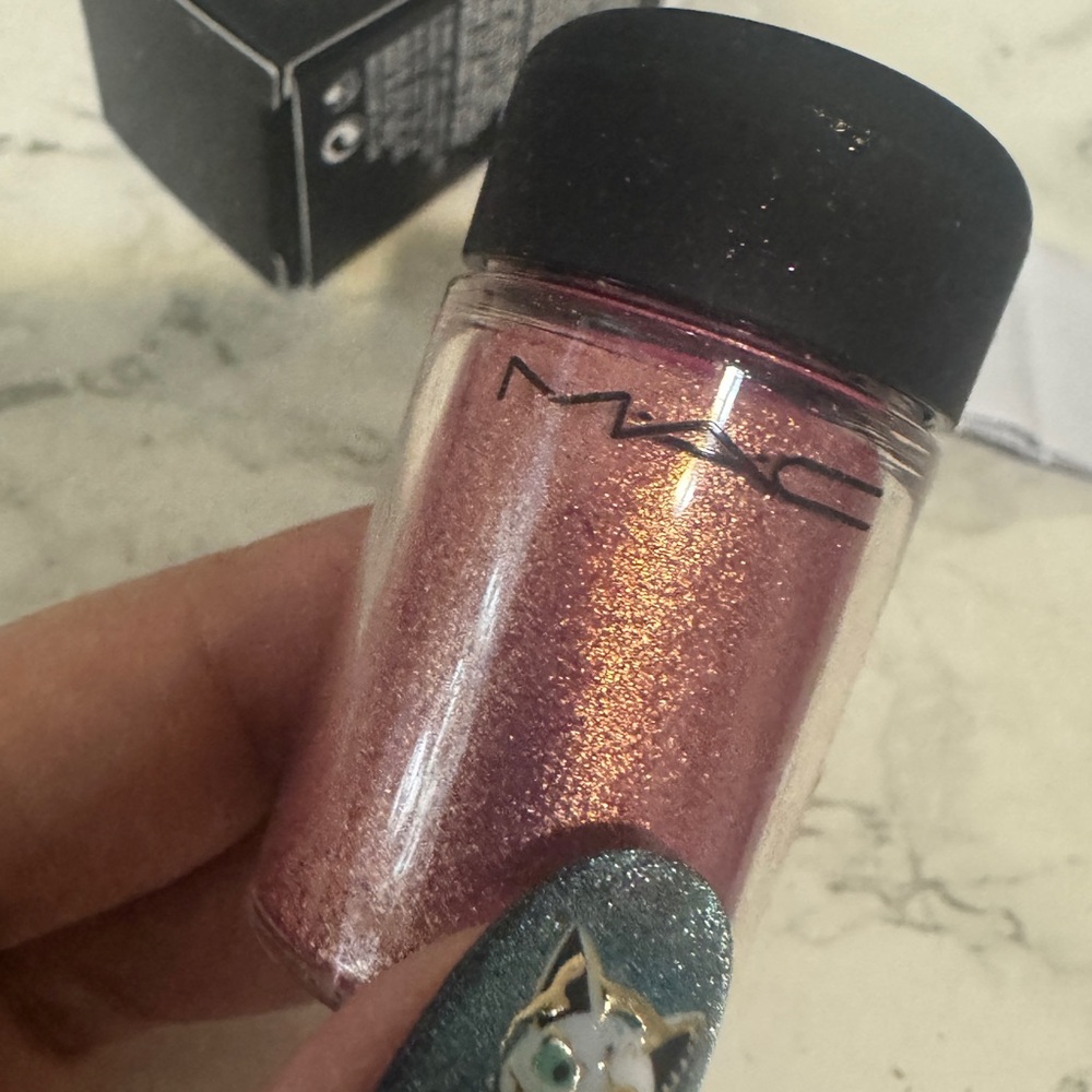 NIB MAC Cosmetics Radiant Rose Eyeshadow Pigment 4.5g